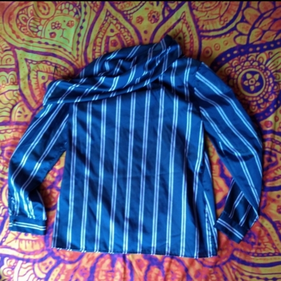 ‼️THRIFT STORE ALERT MAKE OFFER Banana Republic Top Asymmetrical Striped Shirt - Picture 6 of 8
